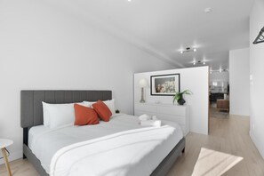 2 bedrooms, iron/ironing board, travel cot, free WiFi