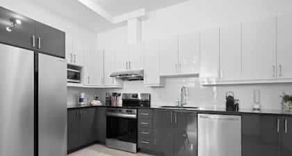 New Modern 2bdr Apartment in Little Italy