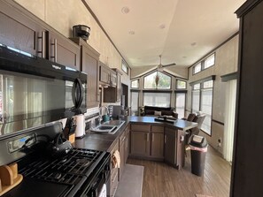 Fridge, microwave, oven, stovetop - WALK TO INDIAN RIVER MARINA AT NORRIS LAKE
Perfect for out-of-town workers/nurse (Jacksboro)