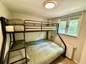 2 Schlafzimmer, Schreibtisch, BĂŒgeleisen/BĂŒgelbrett, Reisekinderbett