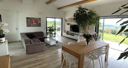 Grande Villa Moderne Avec Piscine et 5 Chambres sur Grand Terrain