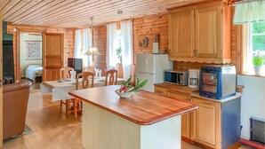 Unclassified image, 3 of 25, button - Amazing home in Sävsjö with kitchen (Sävsjö)