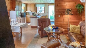 Unclassified image, 5 of 25, button - Amazing home in Sävsjö with kitchen (Sävsjö)