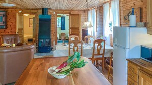 Unclassified image, 2 of 25, button - Amazing home in Sävsjö with kitchen (Sävsjö)