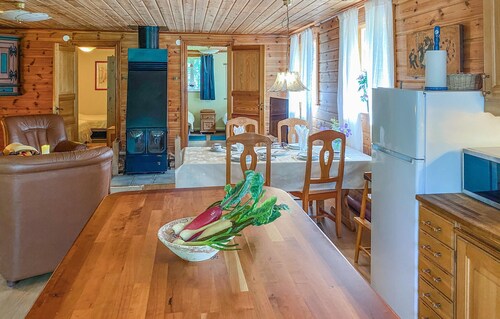 Amazing home in Sävsjö with kitchen