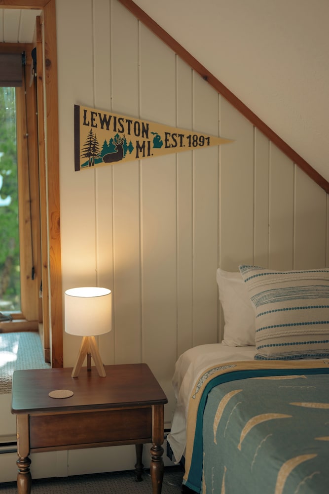 Lakeside living at its best on West Twin Lake, Lewiston Lewiston Vrbo