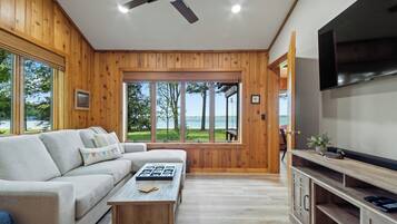 Smart TV, fireplace, stereo