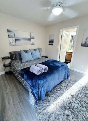 4 室のベッドルーム、デスク、アイロン / アイロン台、WiFi (無料)