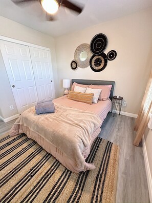 4 soverom, skrivebord, strykejern/-brett og wi-fi (inkludert)