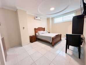 1 chambre, fer et planche à repasser, Wi-Fi, draps fournis