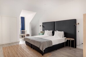 3 quartos, acesso à internet, roupa de cama