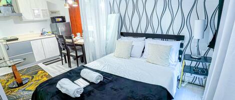 Departamento | 1 habitación, tabla de planchar con plancha, wifi gratis y ropa de cama