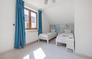 2 bedrooms, free WiFi, bed sheets - Stunning home in Krzeszna with sauna (Krzeszna)