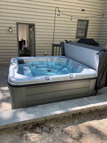 Centrally located retreat in Massanutten Resort. Hot tub and game room!