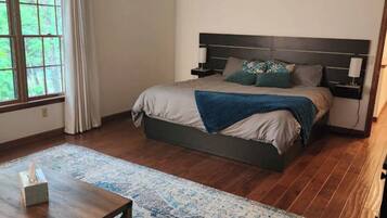 4 bedrooms, free WiFi, bed sheets