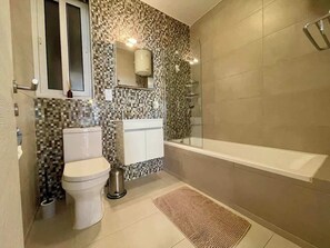 ヘアドライヤー、タオル