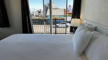 Suite, 1 cama Queen size y sofá cama, para no fumadores, vista a la marina | 1 habitación y wifi gratis