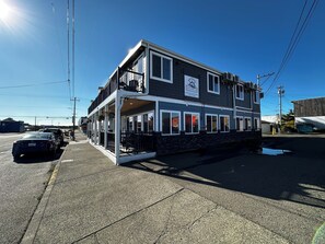 Exterior - Dock Street Inn (Westport)