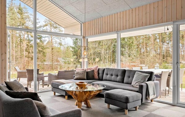 Smart TV - 4 bedroom stunning home in Bording (Bording)