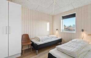 7 bedrooms, travel cot, free WiFi