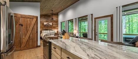 1 غرفة نوم ومكواة/لوح كي وواي فاي وملاءات أسرّة