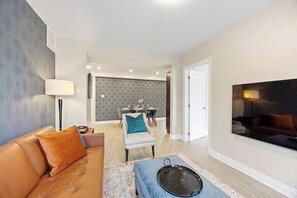 Apartment | Living area - Casa St. Clair Hotel (Toronto)