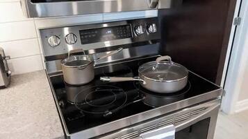 Classic Double Room | Private kitchen | Full-size fridge, microwave, oven, stovetop