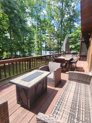 Outdoor dining - Gorgeous inside & out and VIEWS! New stone walkway to lake, fire pit & More! (Mineral)