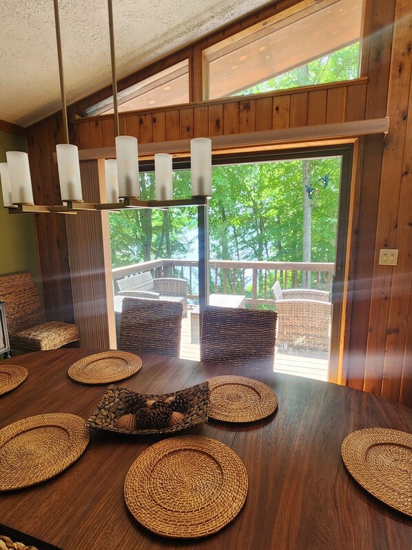 Dining - Gorgeous inside & out and VIEWS! New stone walkway to lake, fire pit & More! (Mineral)