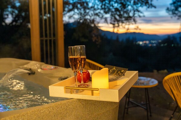 Tina de hidromasaje al aire libre