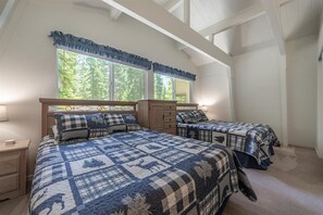 4 عدّة غرف نوم ومكواة/لوح كي وواي فاي وملاءات أسرّة