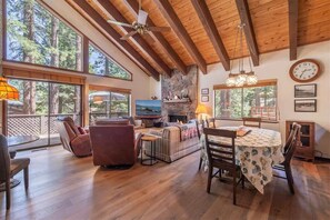 TV, fireplace - Viani Cabin (Carnelian Bay)