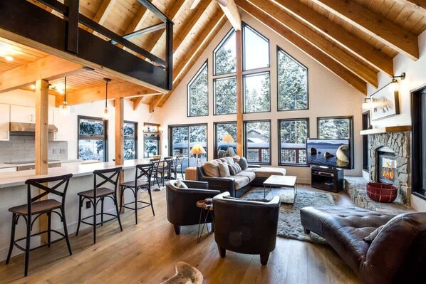 Televisión, chimenea