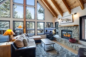 Televisión, chimenea