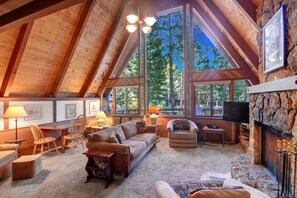 TV, fireplace - Morway Cabin (Carnelian Bay)