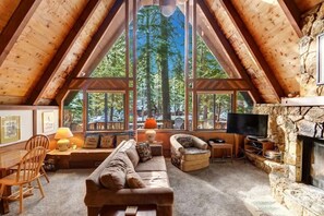 TV, fireplace - Morway Cabin (Carnelian Bay)