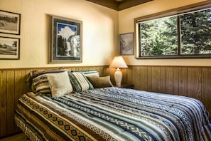 3 bedrooms, iron/ironing board, WiFi, bed sheets - Roberts Cabin (Carnelian Bay)