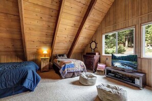 3 bedrooms, iron/ironing board, WiFi, bed sheets - Marques Cabin (Carnelian Bay)