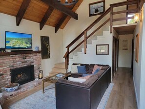 Fernseher, Kamin, Arbeitsbereiche