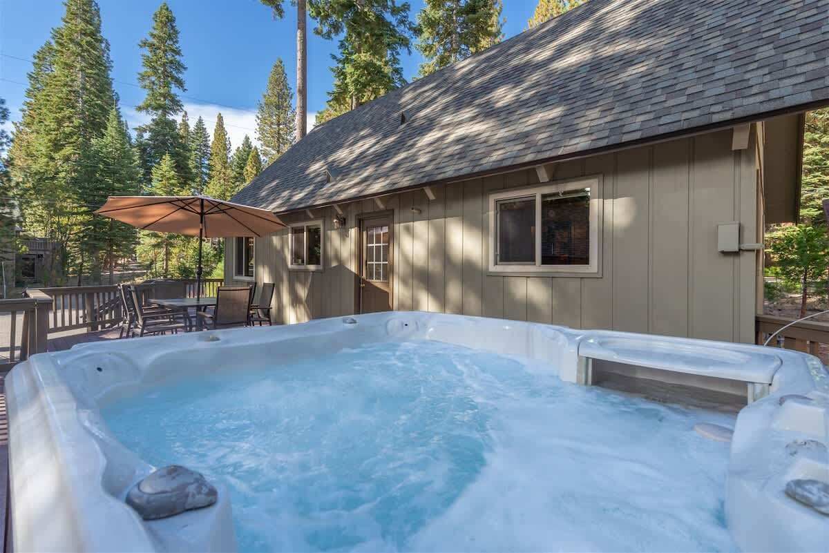 Bain à remous extérieur