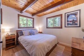 3 chambres, fer et planche à repasser, Wi-Fi, draps fournis