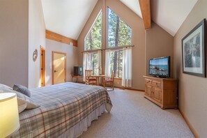 5 bedrooms, iron/ironing board, WiFi, bed sheets