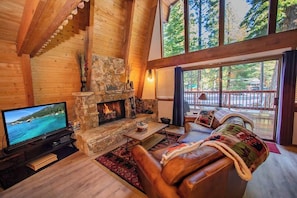 TV, fireplace - Evans Cabin (Carnelian Bay)