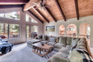 TV, fireplace - Camp Brags (Carnelian Bay)