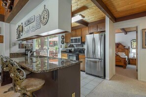 冰箱、微波炉、烤箱、炉灶