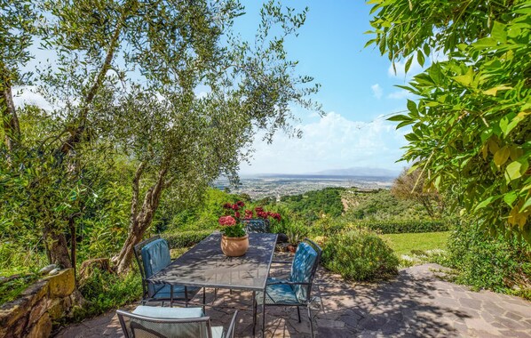 Outdoor dining - Lovely home in Lamporecchio with WiFi (Lamporecchio)