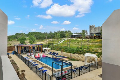 The Bentley Hotel - Mona Lisa Room - Pool View