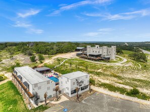 Exterior - The Bentley Hotel - Sinatra Room - Hill Country View (Johnson City)