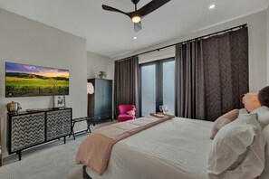 Room, 1 King Bed with Sofa bed, Pool Access, Pool View | 1 bedroom, individually decorated, individually furnished, free WiFi - The Bentley Hotel - Audrey Hepburn Suite - Pool View (Johnson City)