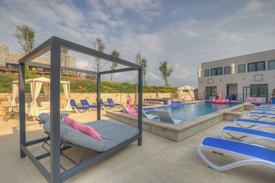 The Bentley Hotel - Audrey Hepburn Suite - Pool View